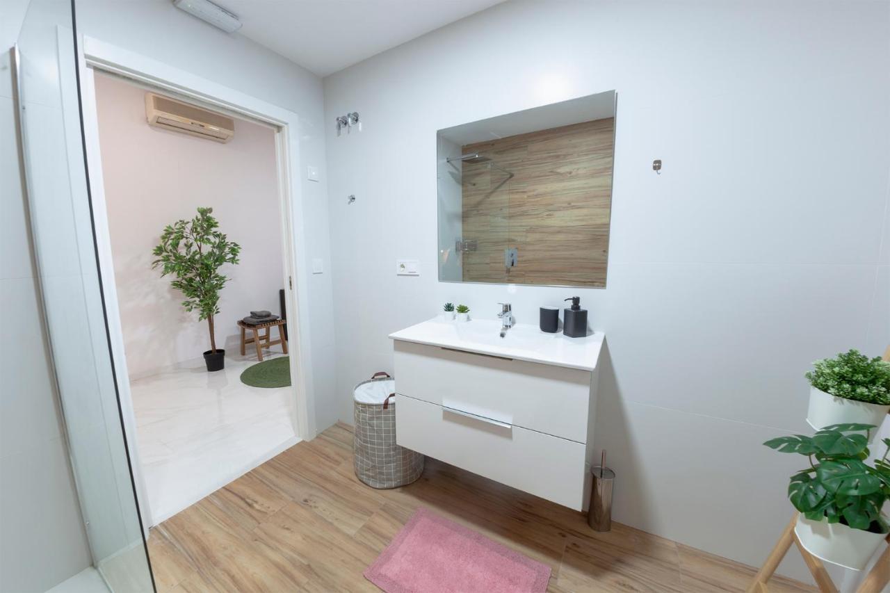 Ferienwohnung Digital Nomad Retreat 2 -Great Location Near Metro Valencia Exterior foto